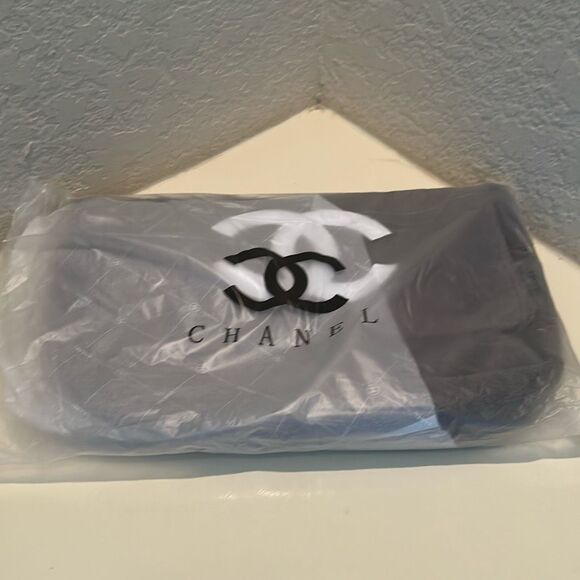 Chanel Precision Fuzzy Messenger Bag Charcoal Gray CC Logo Terry Cloth New GWP - Picture 9 of 10